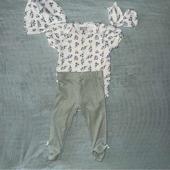 Floral Baby Outfit Set with Polka Dot Pants - Picture 1 of 4
